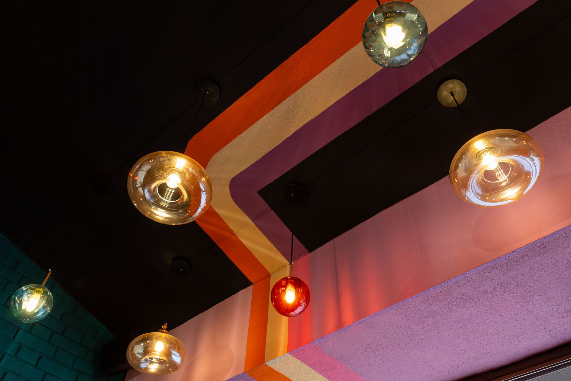 Interior de Querida Aura, bar y cocina lenta en Zona 14, Guatemala